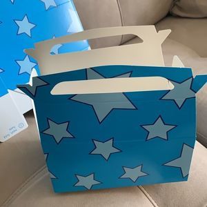 7 pieces of blue star themed favor boxes. Never used!